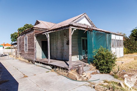 • Stirling council has given approval to demolish this Inglewood property, which the Mt Lawley Society says is an example of ‘demolition by neglect’. Photo by Matthew Dwyer