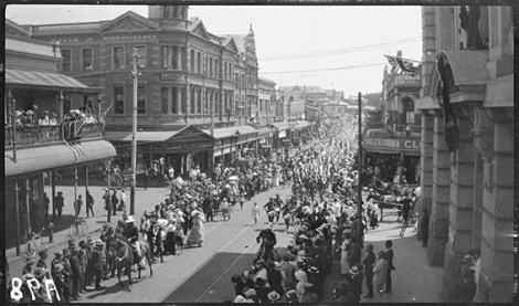 • The second wave of soldiers prepare to go to Gallipoli. Photo supplied | SLWA, b3800043