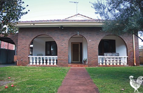 • Stirling council says this house is worth saving. The state administrative tribunal disagrees and it’ll now go. Photo by Steve Grant