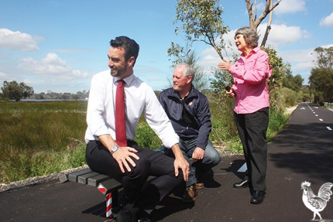 • Baigup Wetlands Interest Group coordinator Penny Lee tells Tim Hammond MP and Bayswater mayor Barry McKenna that the Baigup Wetlands are a nationally registered coastal saltmarsh threatened ecological community.