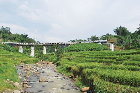 After leaving Jakarta, the Argo Parahyangan train commences its climb to Banding.